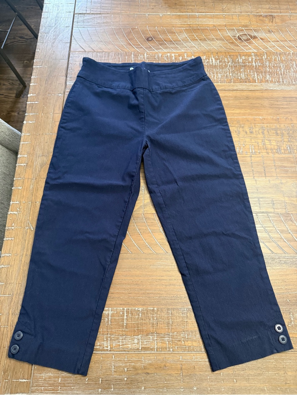 Woman’s Navy Stretch Capri
